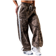 Жіночі спортивні штани Nebbia Oversized sweatpants Power світло-коричневий LIGHT BROWN CAMO
