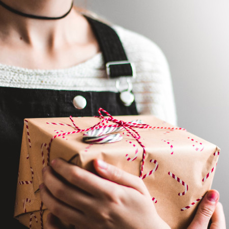  М'які, красиві, теплі - різдвяні подарунки для жінок