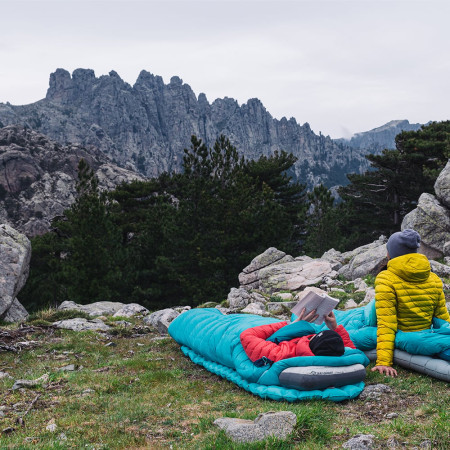 Як правильно доглядати за килимком чи надувним матрацом