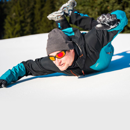 Розпродаж гірськолижного одягу