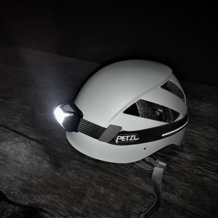ТЕСТ: Налобний ліхтарик Petzl Actik Core