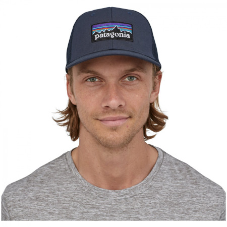 Кепка Patagonia P-6 Logo Trucker Hat
