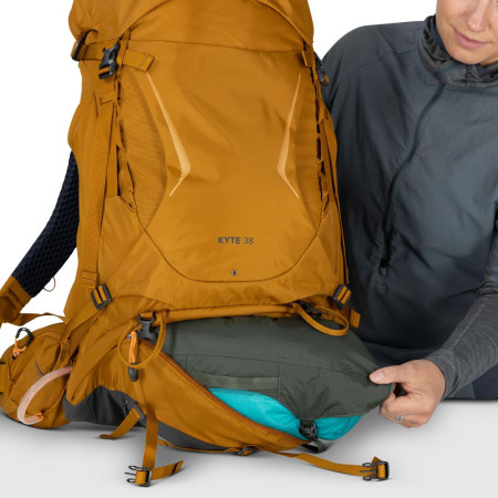 Жіночий туристичний рюкзак Osprey Kyte 38