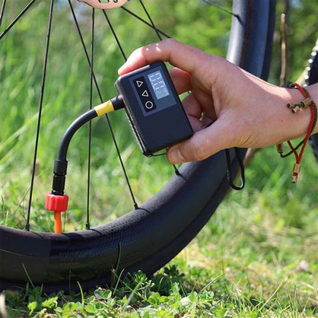 Компресор Solight Цифровий кишеньковий компресор міні