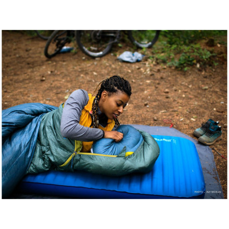 Пухова подушка Thermarest Airhead Down Lrg