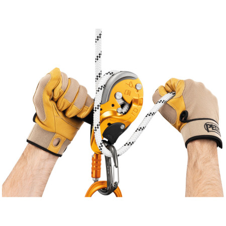 Карабін Petzl Freino Z