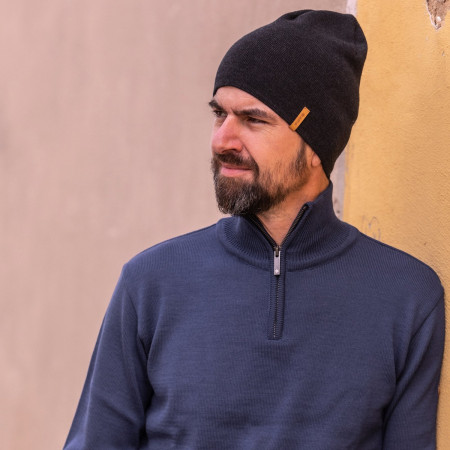 В'язана шапка Merino Kama A160